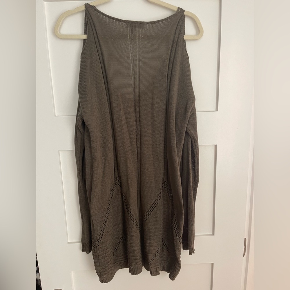 Cutout shoulder sweater - Picture 5 of 5